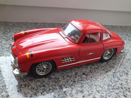 Modellauto bburago mercedes - -,