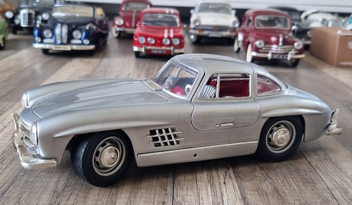 Bburago mercedes benz 300 - mercedes-benz,