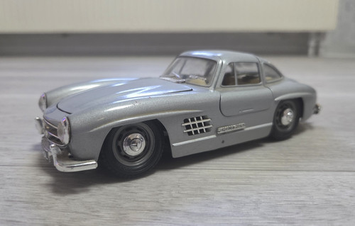 Bburago mercedes benz 300 - mercedes-benz,