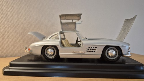 Bburago mercedes benz 300 - ​bburago, mercedes-benz