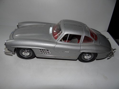 Burago mercedes benz 300 - burago,