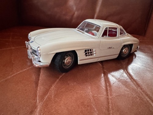 Bburago mercedes benz 300 - mercedes,
