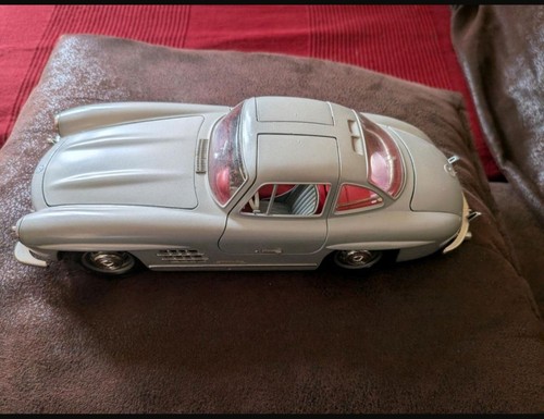 Modellauto burago mercedes - modellauto,